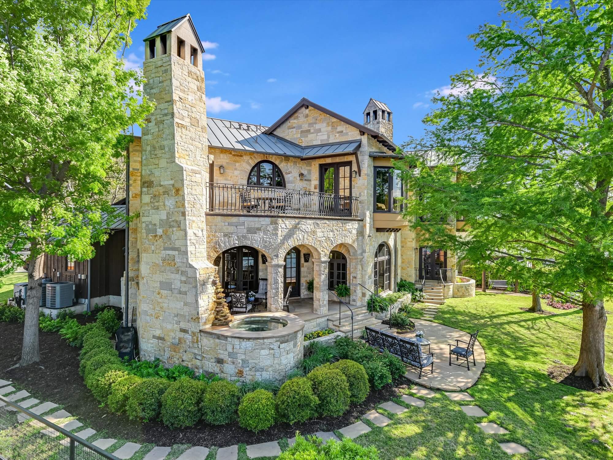 6704 Pixie Cove | Stunning Lake Austin Residence